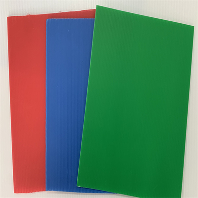 El plástico acanalado que corta con tintas libre cubre el color modificado para requisitos particulares 4x8 1220 x 2440m m