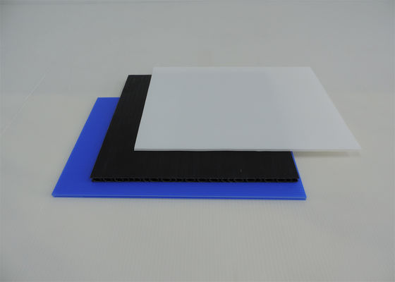 Azul blanco del negro de Corona Treatment Corrugated Plastic Sheets 4x8